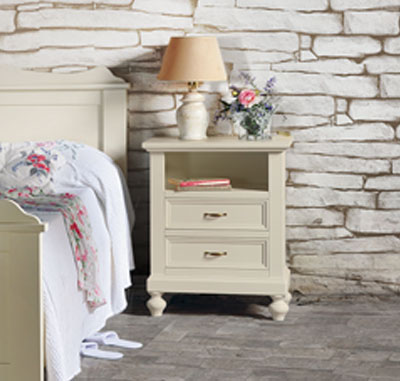 Comodino in legno, finitura sabbia - 61x75,5 cm