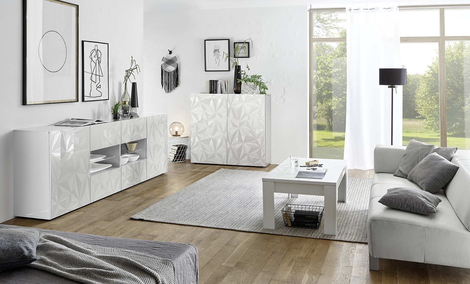 Sala moderna completa di tavolino, madia 2 ante e madia 2 ante 4 cassetti, finitura bianca serigrafata