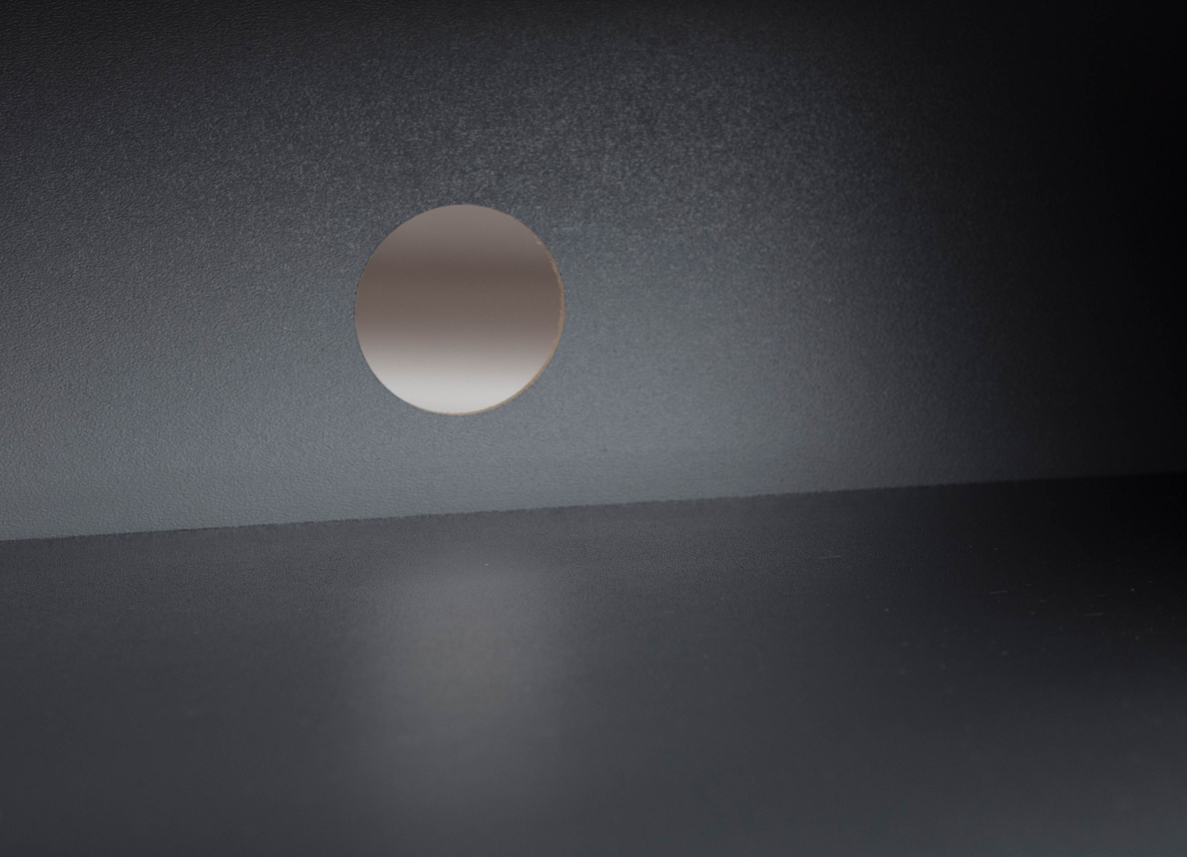 Porta TV con 2 ante e 3 ripiani, colore  quercia con scocca grigio antracite