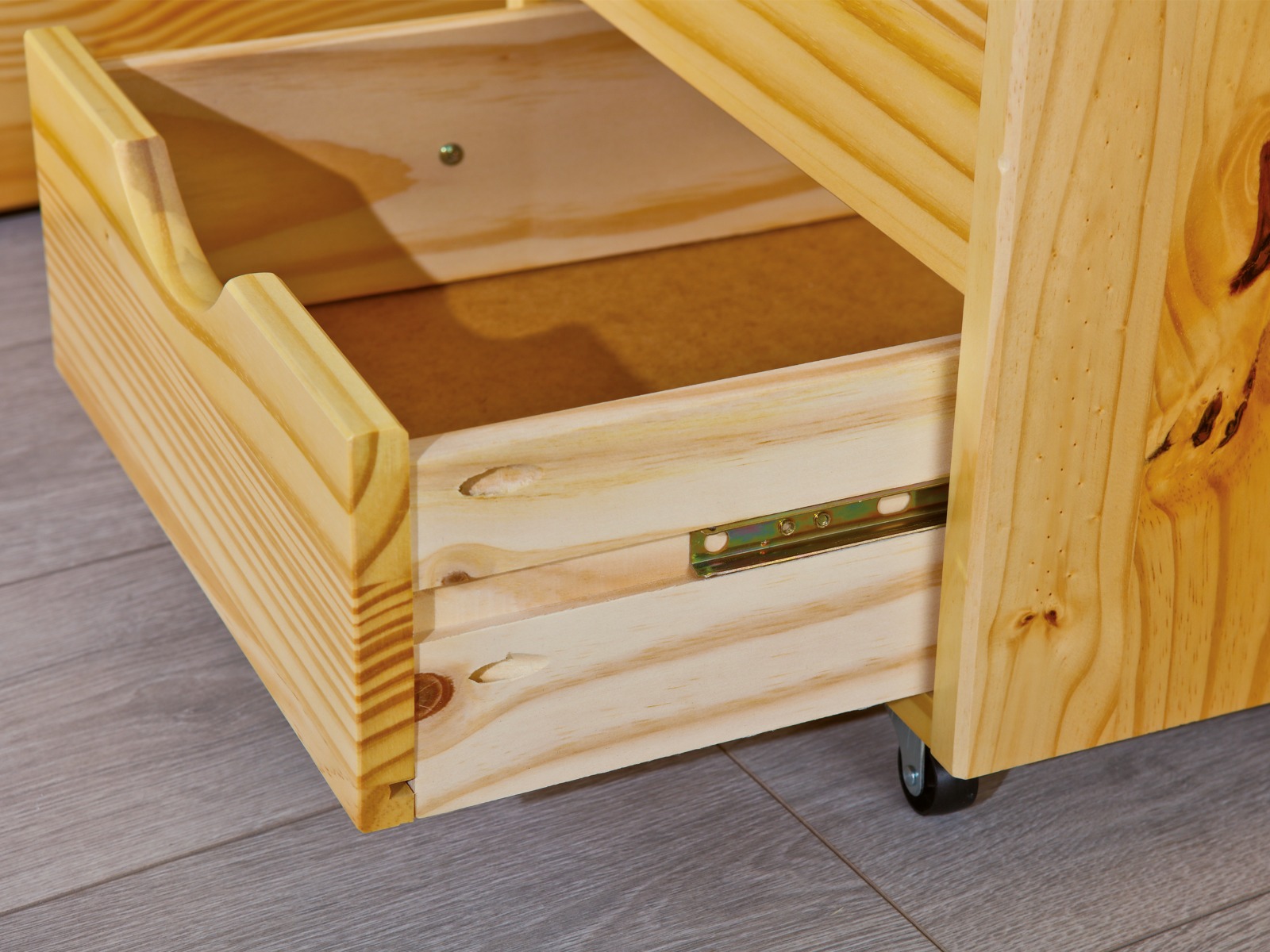 Letto con cassetti  e comodino incluso 