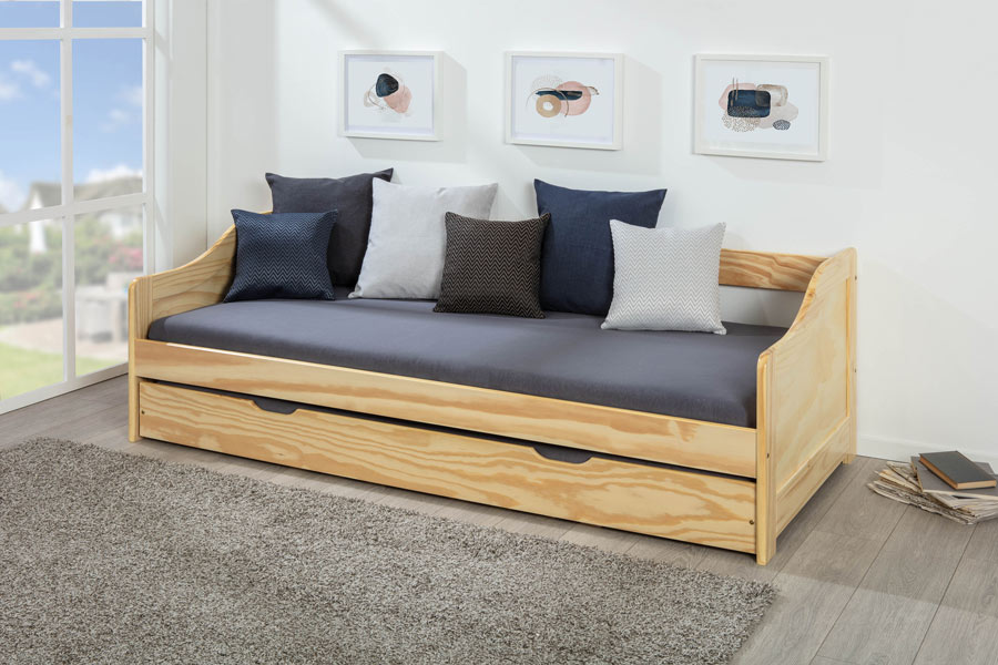 Divano letto con secondo letto ad estrazione in legno naturale, doghe incluse