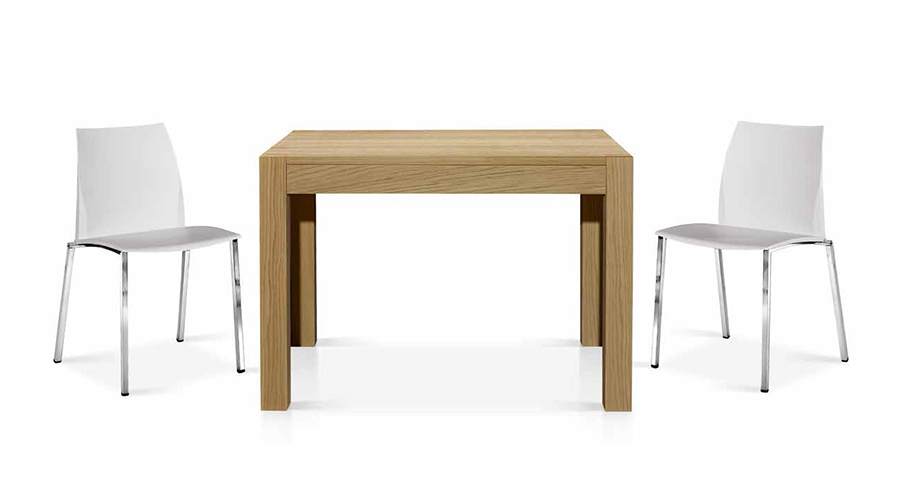 Tavolo allungabile in legno, finitura rovere naturale, apertura con binario