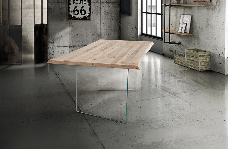 Tavolo Scortecciato Fisso in Massello con Nodo Aperto sp.4cm, gambe in vetro