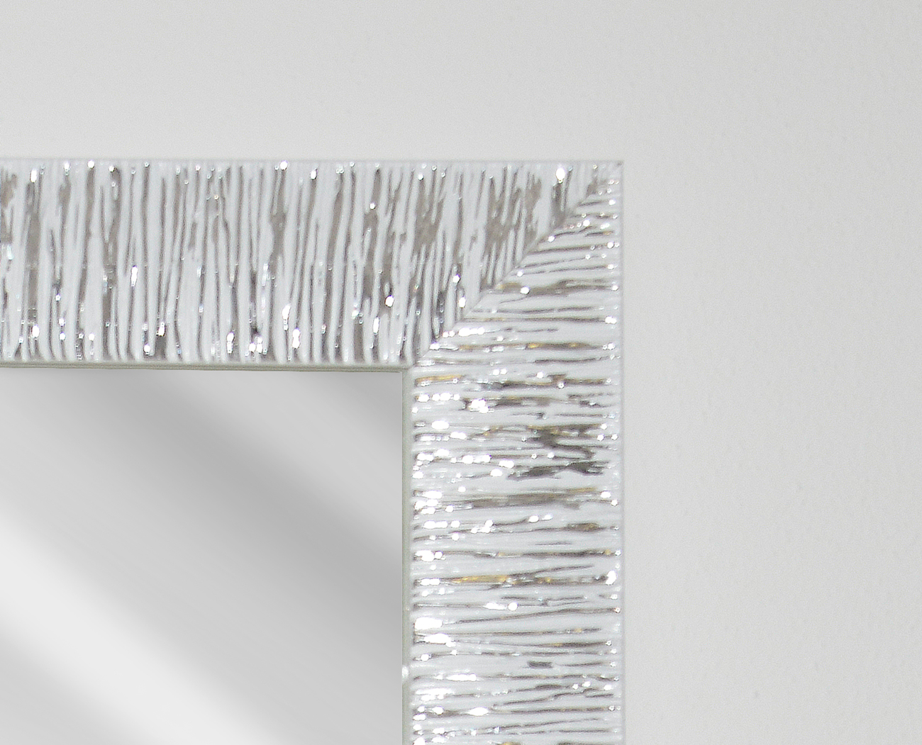 Mobili per ingressi moderni in finitura Beton, Bianco Lucido e Argento