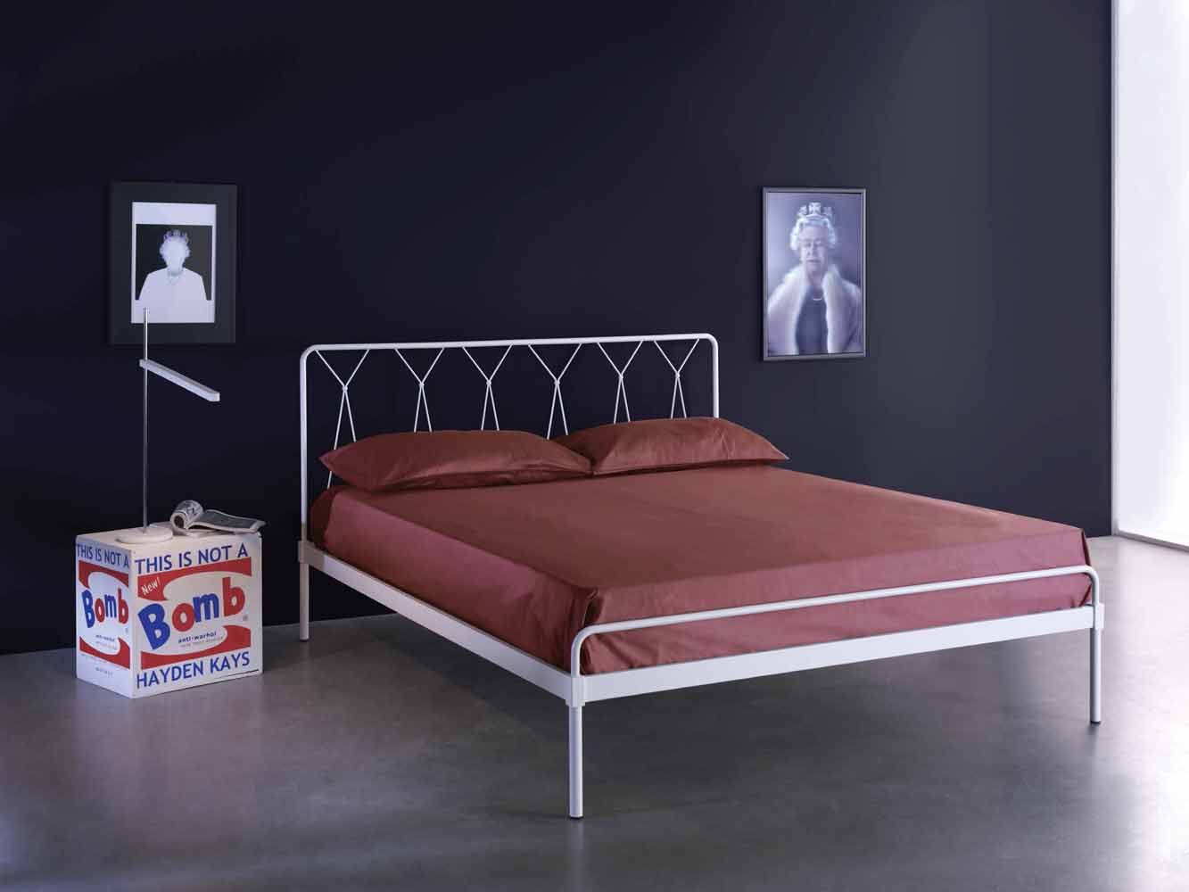 Letto in ferro battuto Dumage, colore bianco confetto, made in Italy