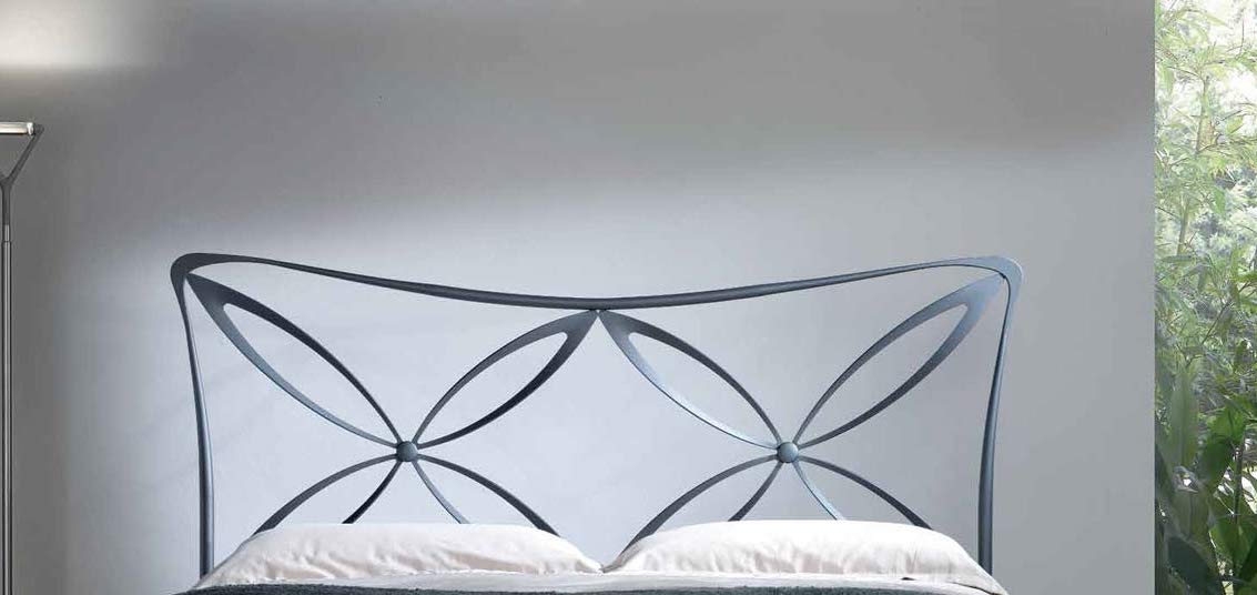 Letto in ferro battuto Smith, colore bianco confetto, made in Italy