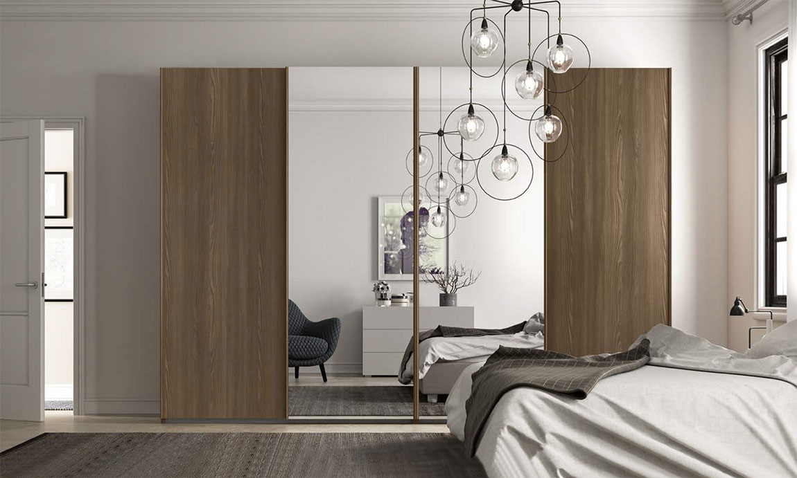 Armadio moderno a 4 ante scorrevoli con 2 specchi, finitura Noce Moro
