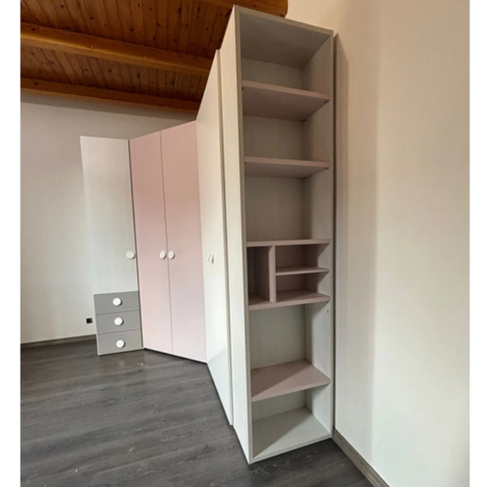 Armadio ad angolo rosa confetto con cassetti e ante battenti