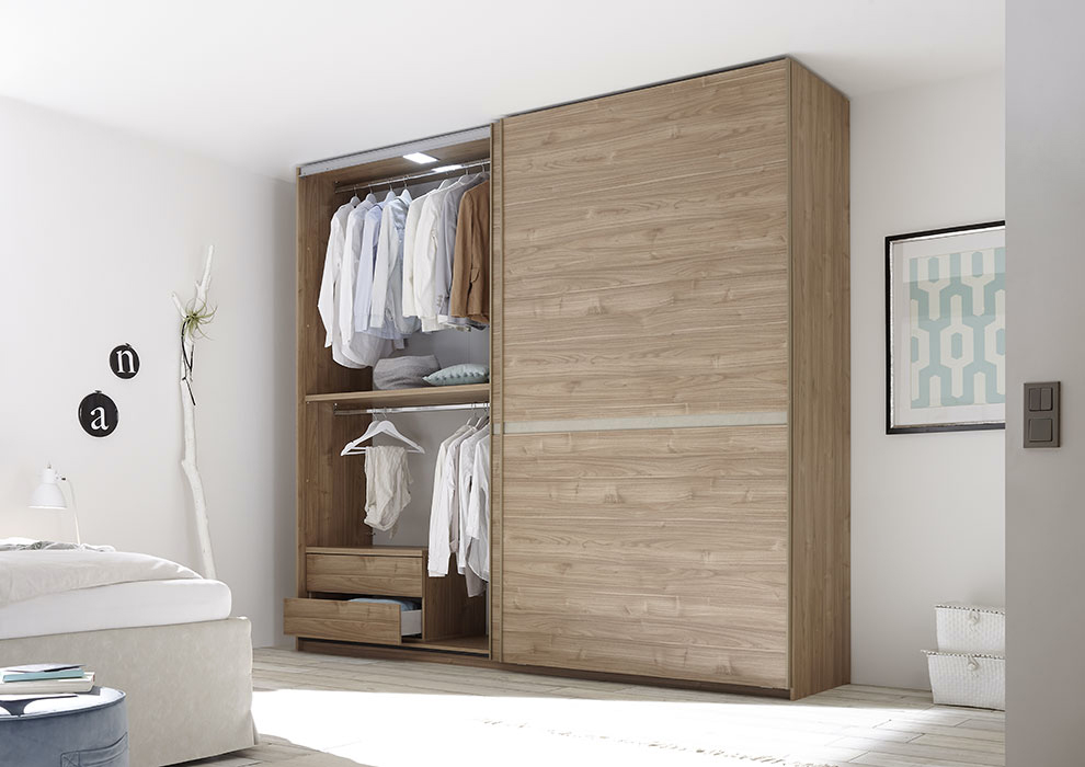 Armadio 2 ante scorrevoli, conveniente e moderno, finitura Noce Chiaro e inserto Argilla Zenzero Shop