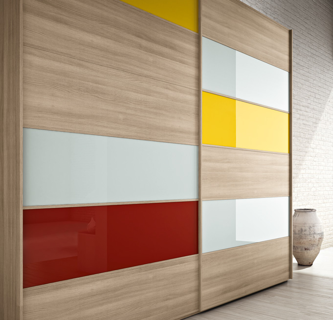 Armadio scorrevole colorato a 2 ante, finitura Vetro giallo, Vetro rosso, Vetro grigio e Olmo