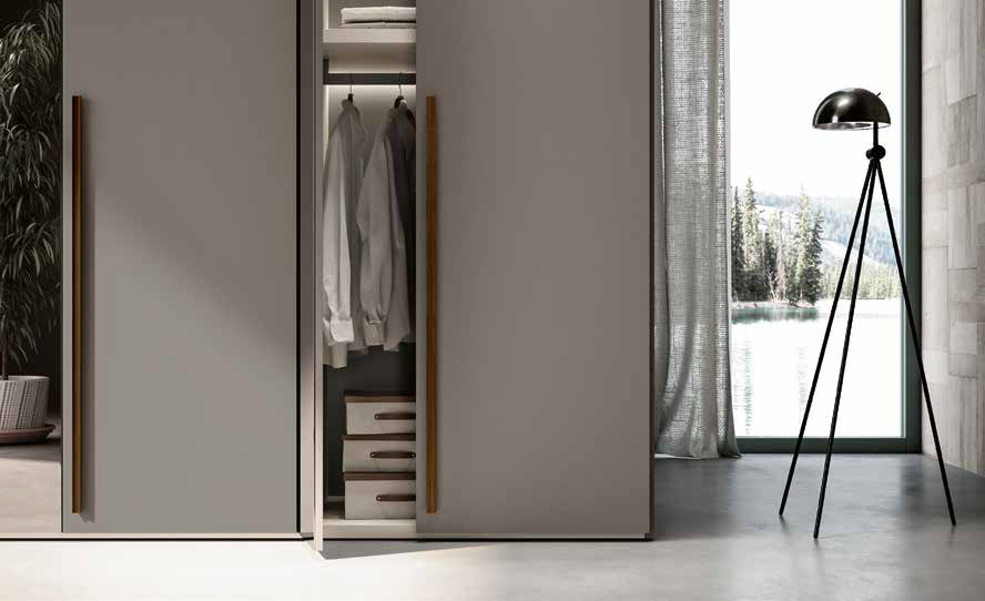 Armadio con specchio fumè, 6 ante battenti in finitura Grigio cenere