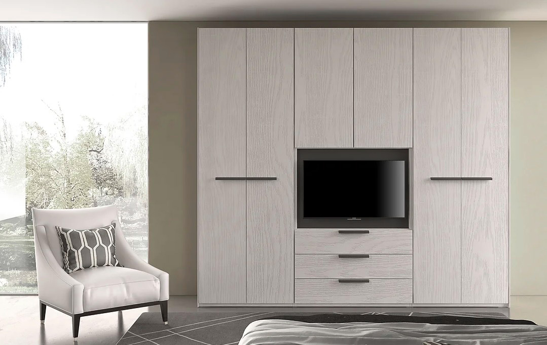 Armadio Allodola con 6 ante battenti e vano Tv, colore Frassino gesso 