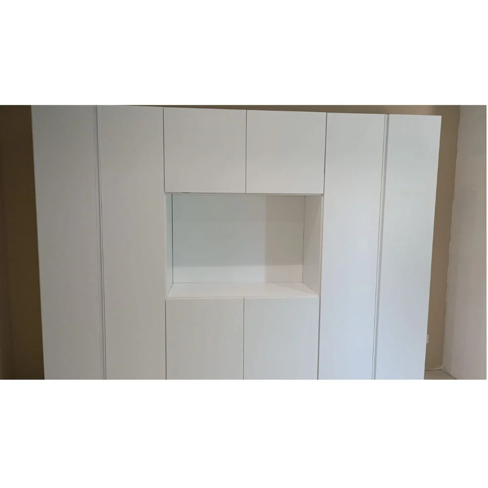 armadio laccato con vano tv