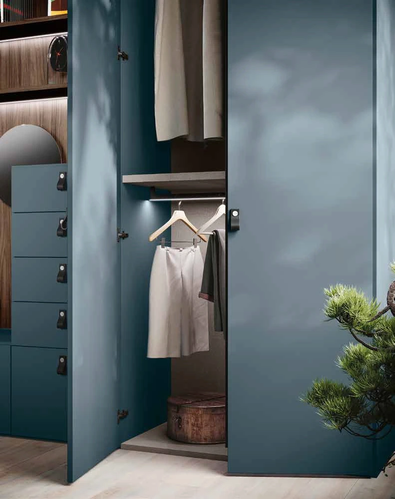 Armadio 4 ante battenti, alto 295 cm, Petrolio con maniglie in cuoio