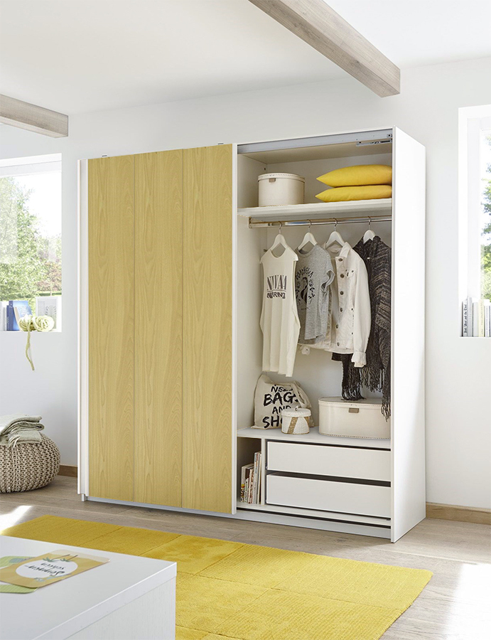 Armadio Vertigo 2 ante scorrevoli con anta tutta gialla e bianca opaca