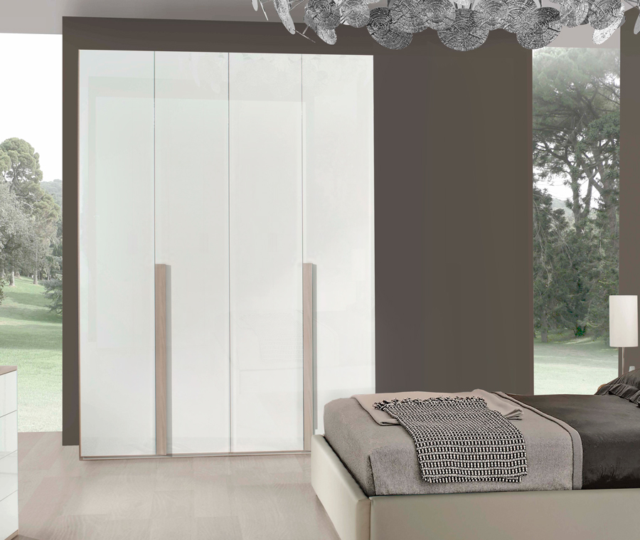 Armadio 4 ante battenti con frontale bianco laccato