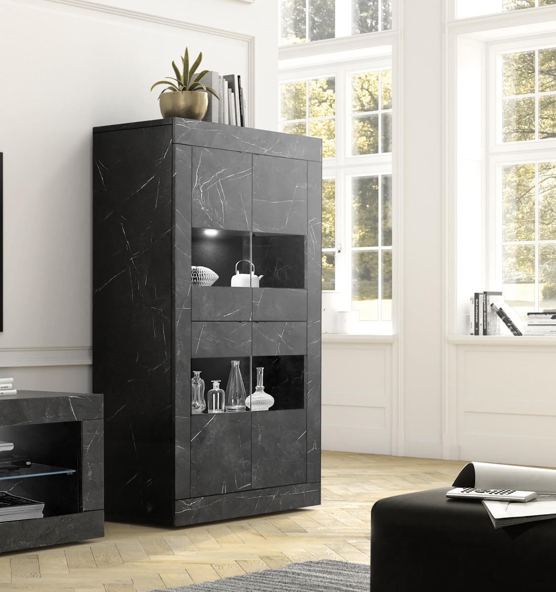 Sala completa composta da vetrina, porta TV e madia alta effetto Maro Nero