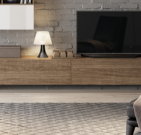 Soggiorno Zenzero, parete attrezzata con pensili olmo e pensili bianchi