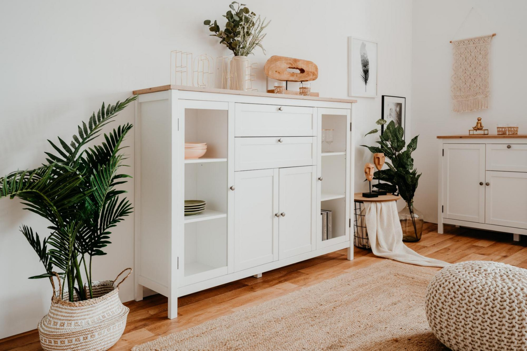 Madia credenza, 2 ante in vetro, 2 ante, 2 cassetti finitura bianco opaco e top in quercia