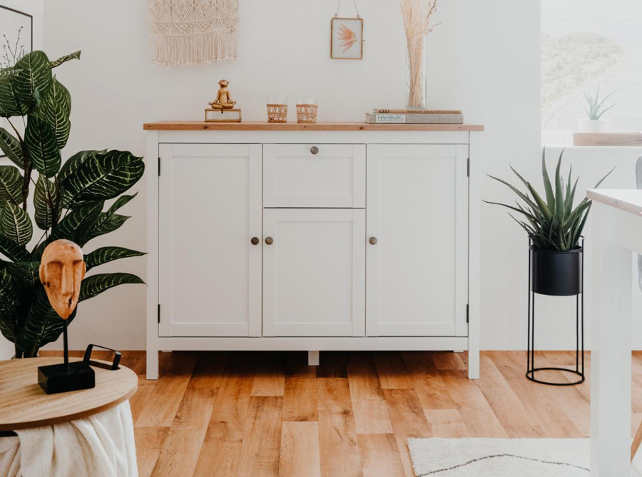 Madia credenza,  3 ante, 1 cassetto finitura bianco opaco e top in quercia