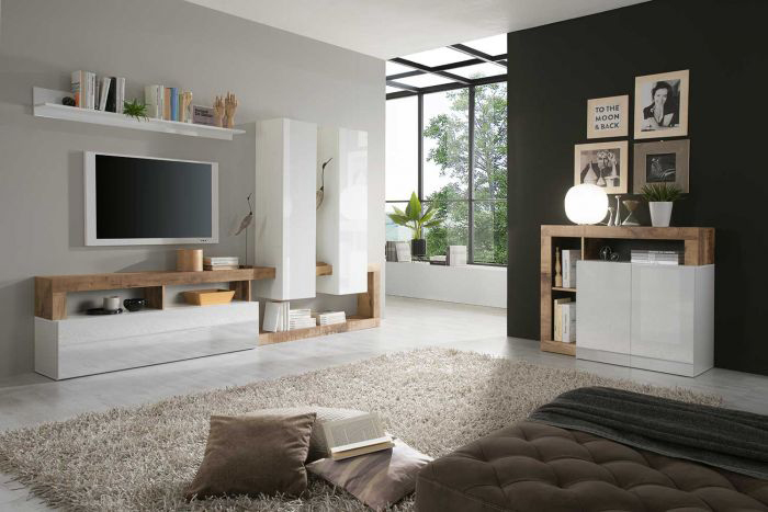 Soggiorno moderno con parete attrezzata e madia a 2 ante in finitura bianco lucido e pero