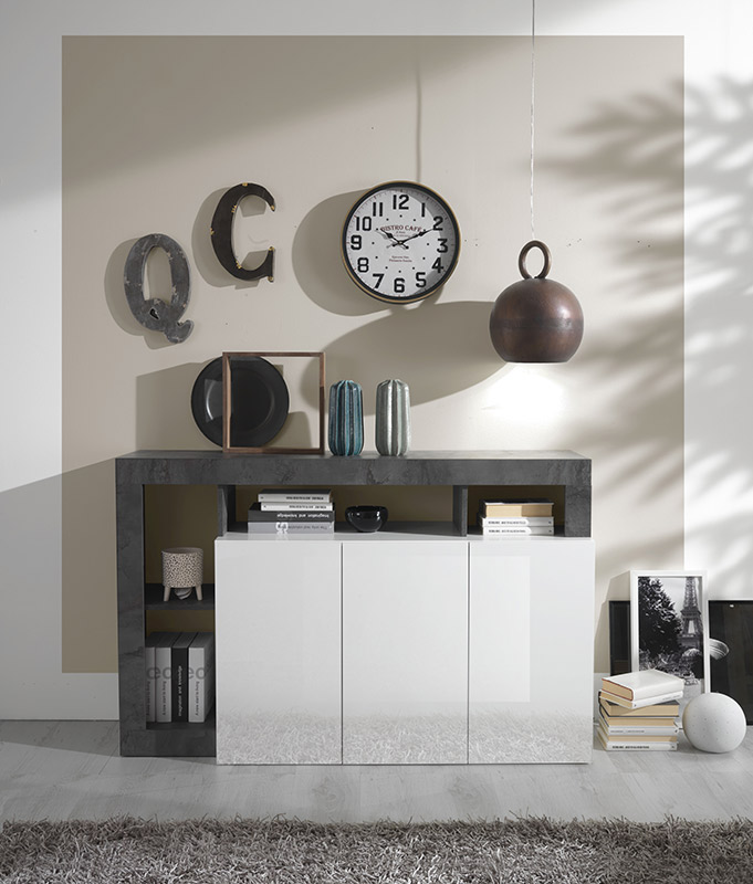 Madia moderna a 3 ante con un ripiano in finitura bianco laccato lucido e ossido