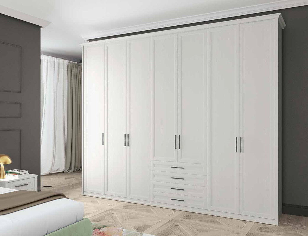 Armadio Classic con 7 ante battenti e 4 cassetti in finitura Bucaneve 