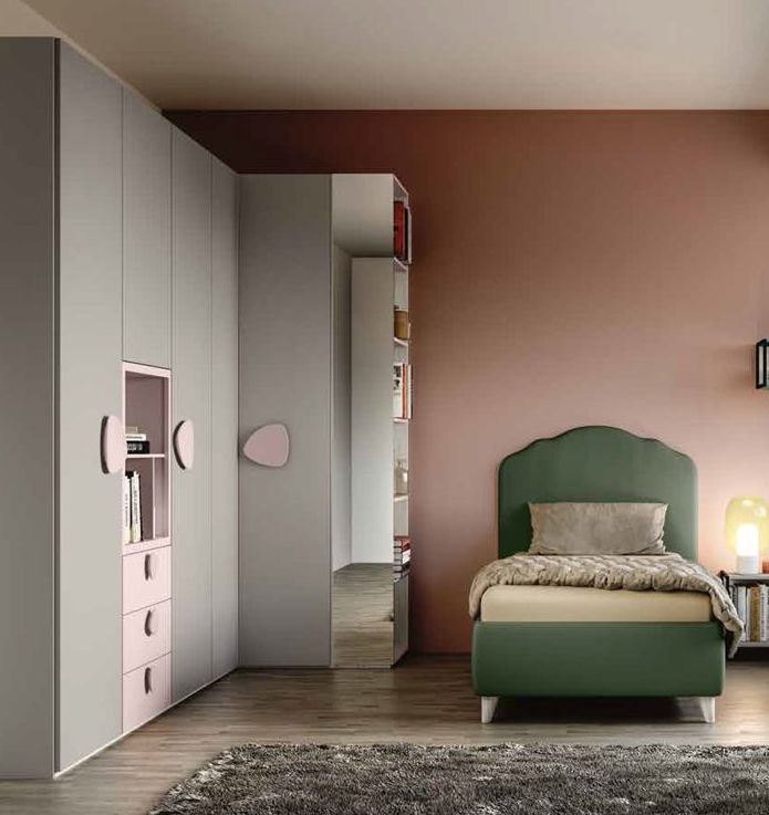 Armadio angolare a 5 ante battenti, finitura Grigio seta e Rosa confetto