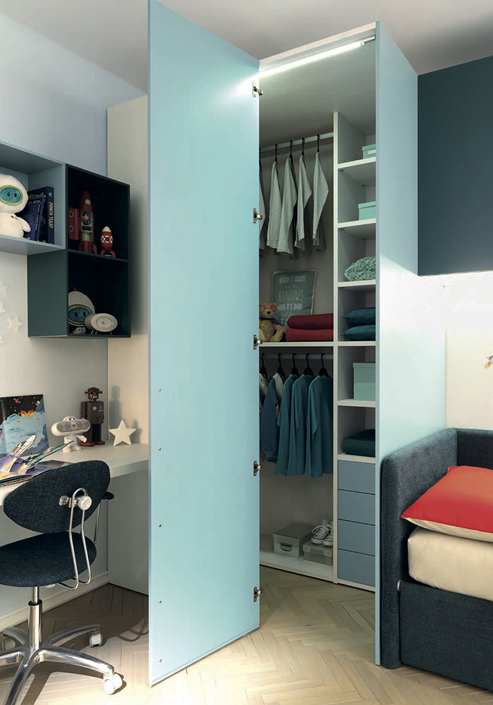 Cabina armadio per camerette Moretti Compact, finitura Betulla e Cielo laccato