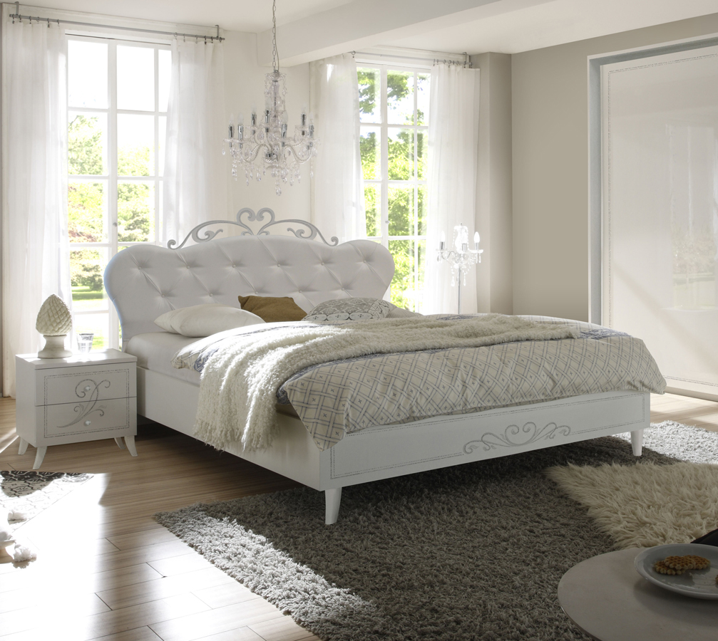 Letto moderno e di design, in legno e tessuto bianco