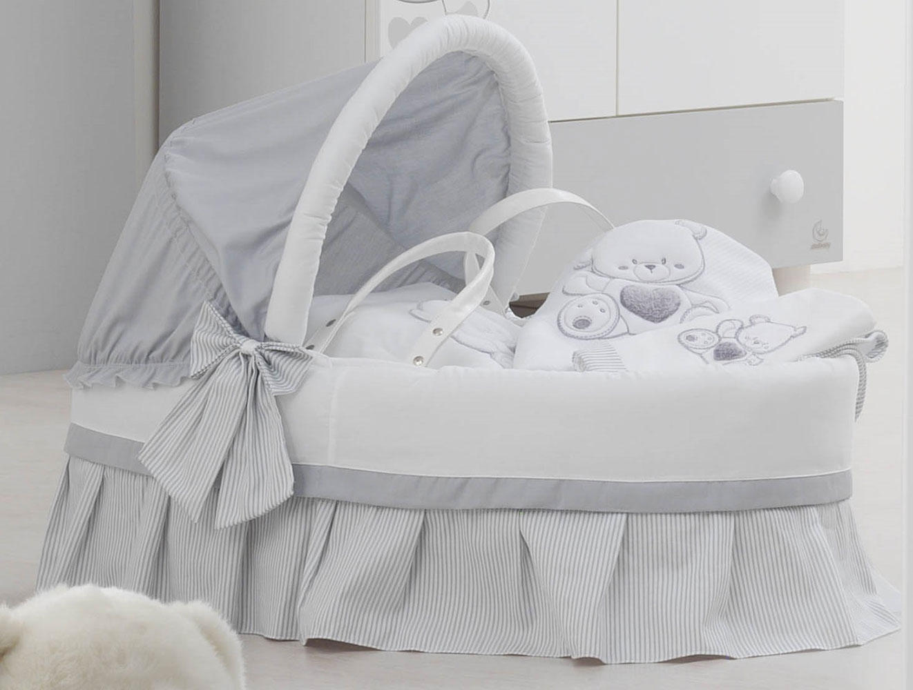 Culla Mr.Bear bianca e grigia con ruote, decori con orsetti