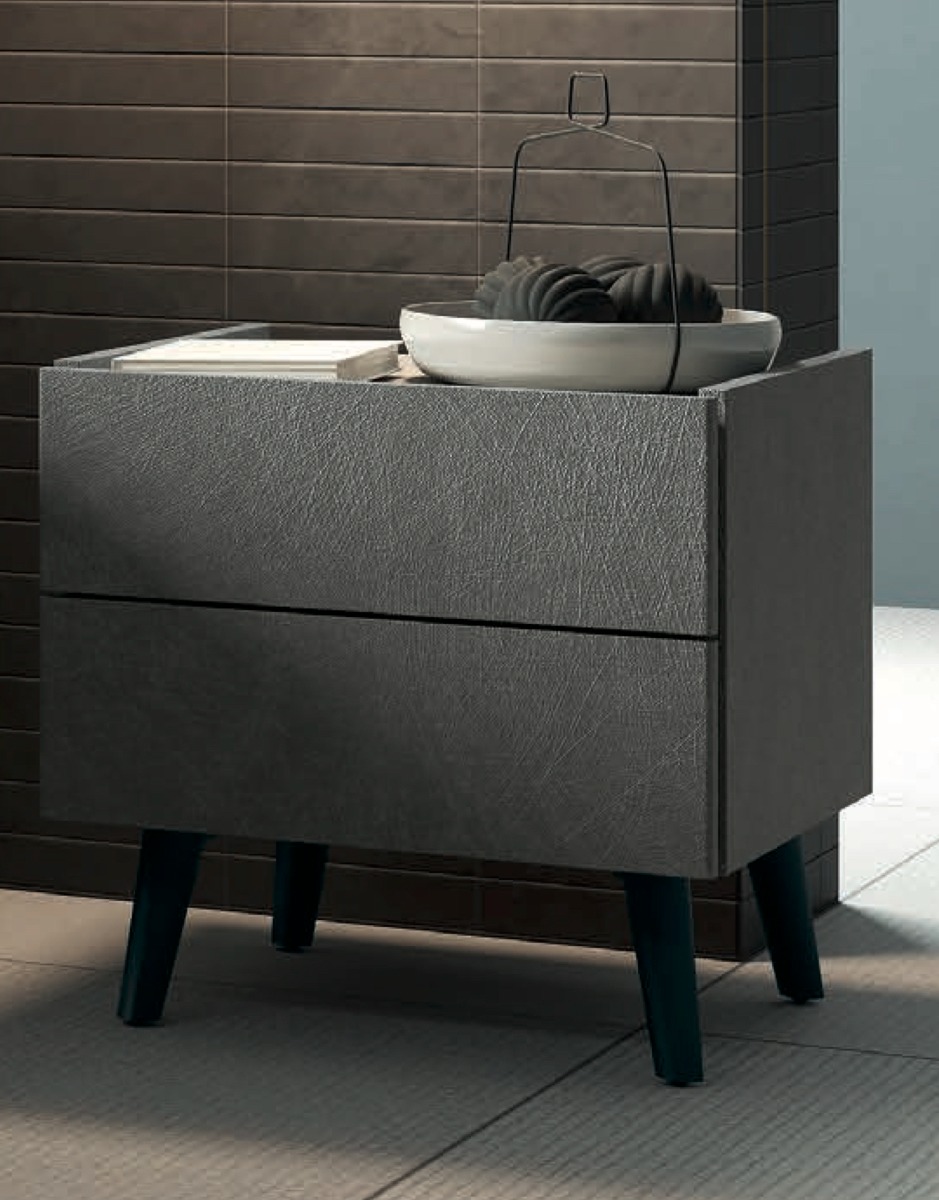 Coppia di comodini con piedini in finitura Metal grey