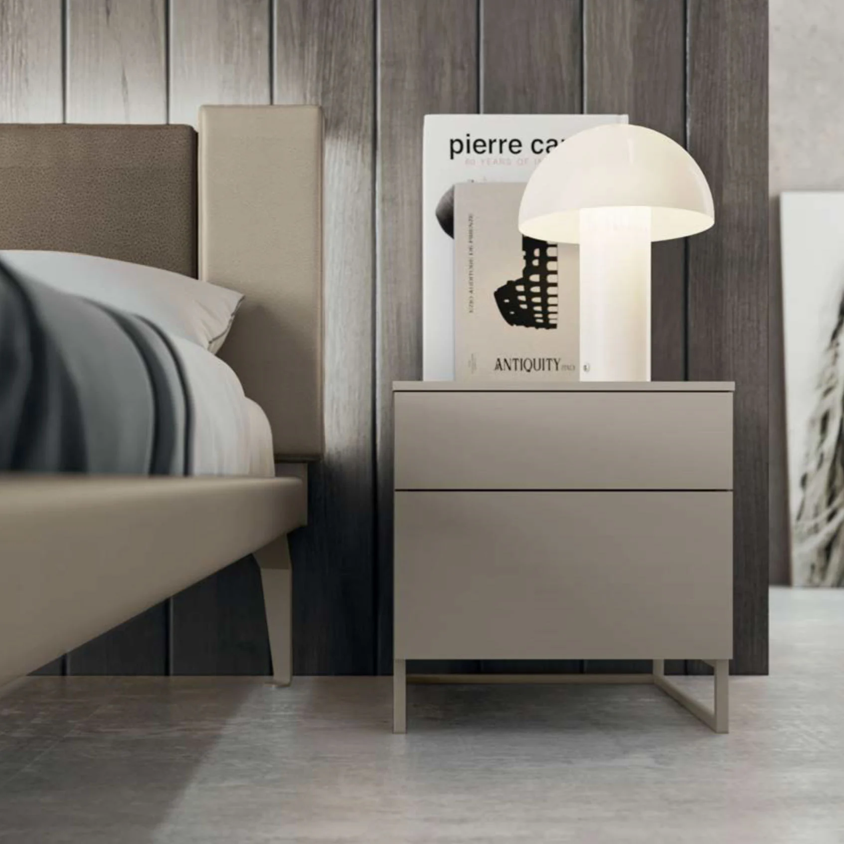 comodino con piedi sabbia