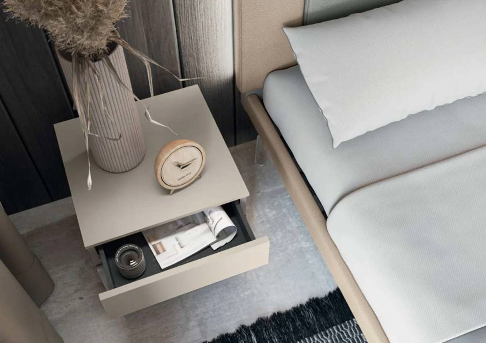 comodino con piedi sabbia