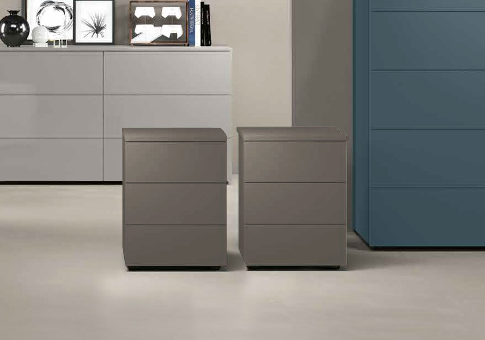 Coppia di comodini moderni a 3 cassetti, finitura Grigio Cenere