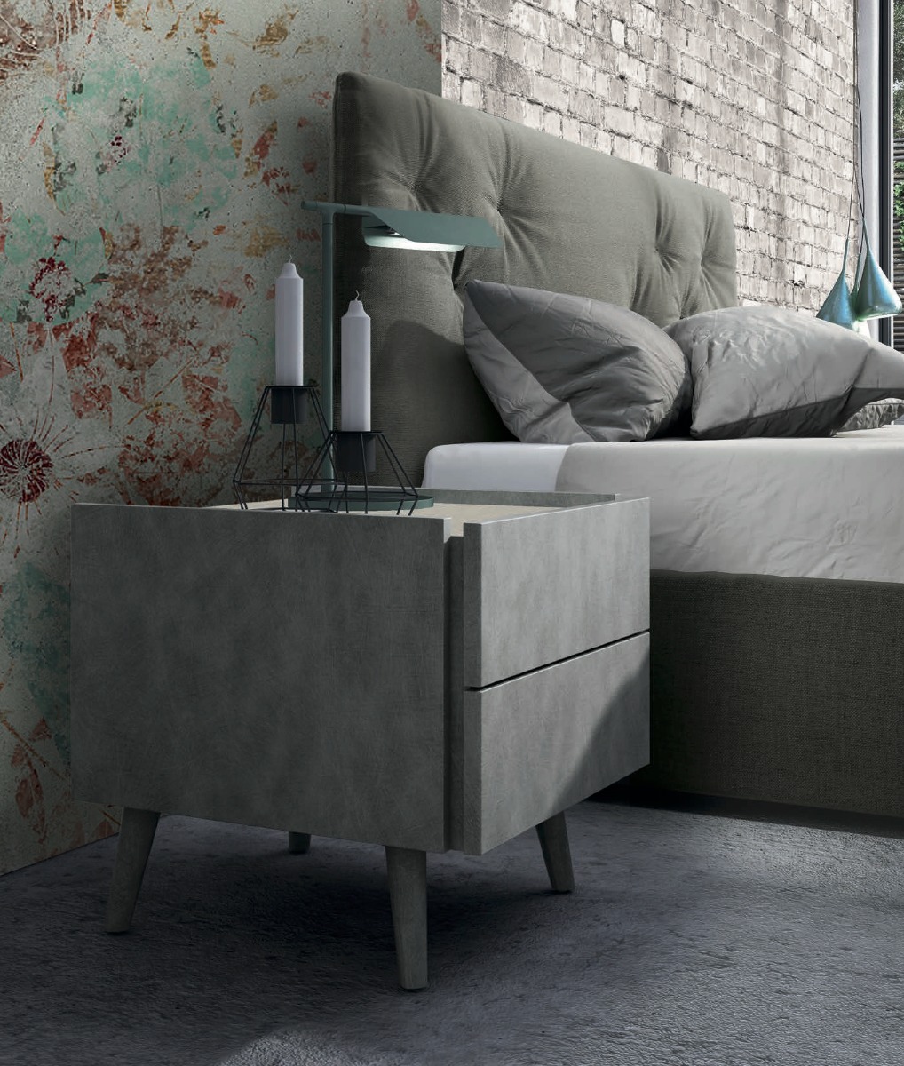 Coppia di comodini con piedini in finitura Metal grey