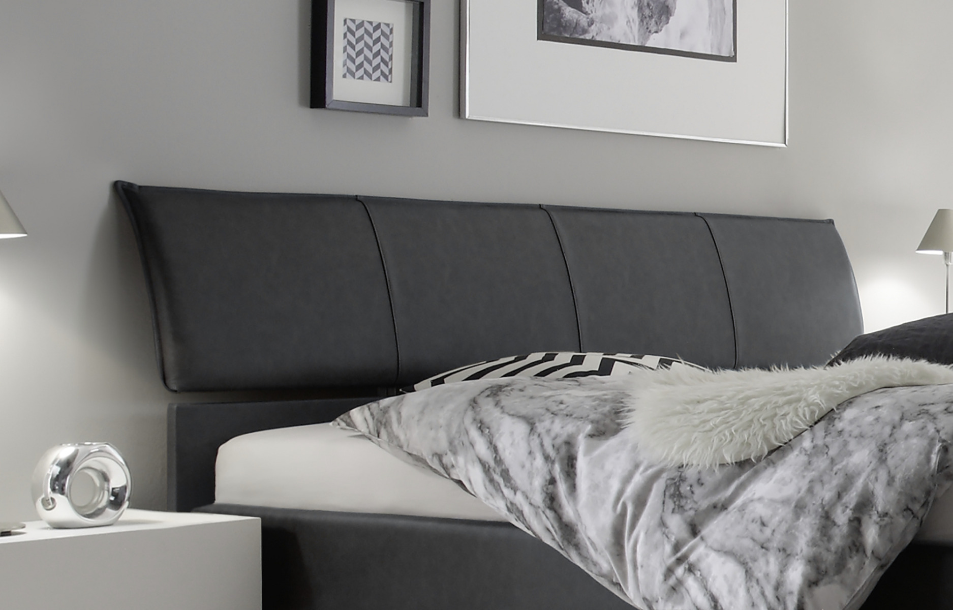 Letto grigio imbottito in ecopelle, matrimoniale