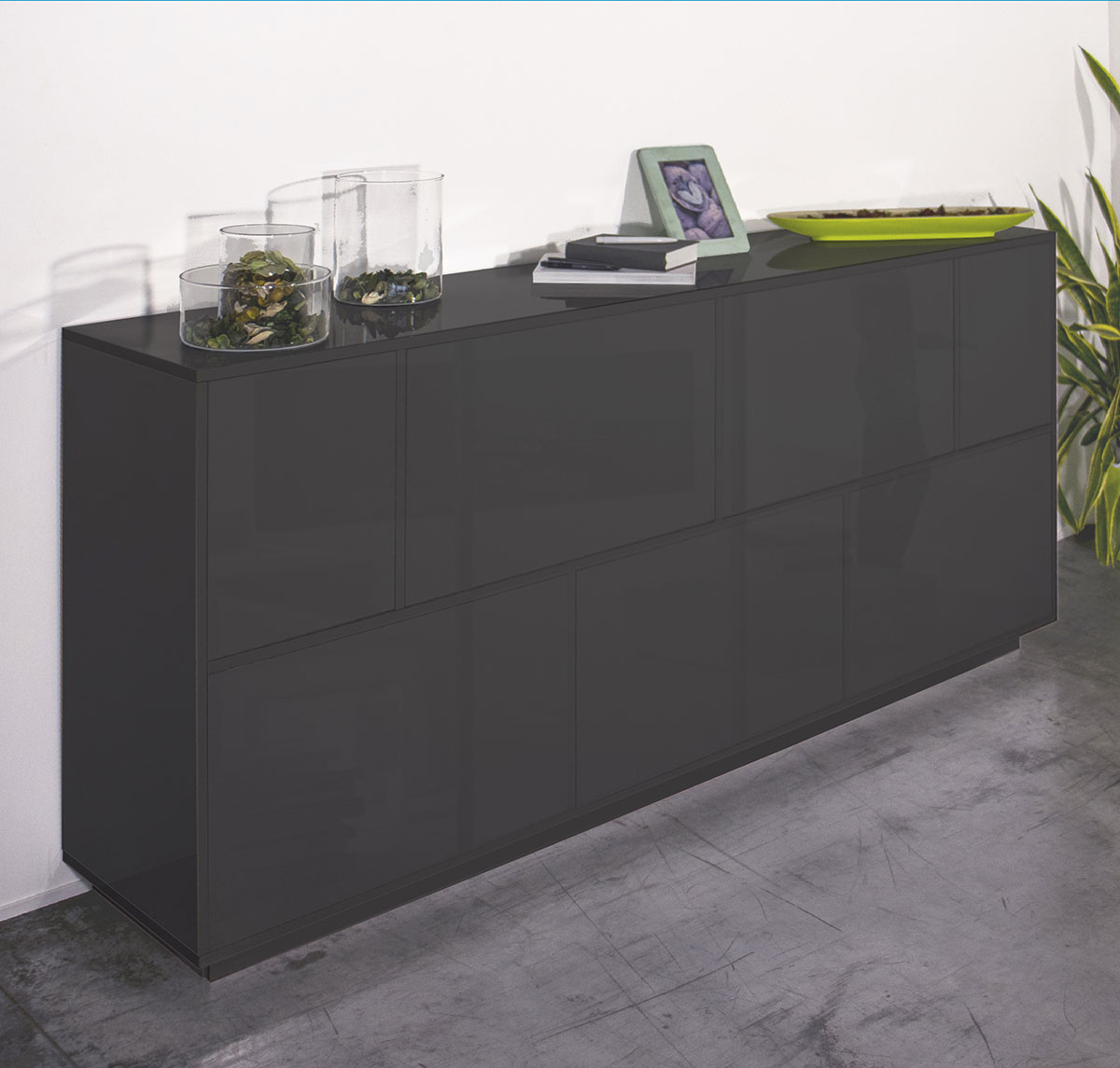 Madia di design con cinque ante a ribalta e due ante battenti, finitura laccato antracite lucido