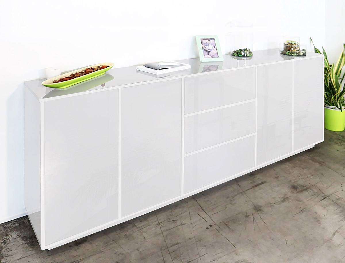 Madia in appoggio bianca laccata lucida con due ante e tre cassetti