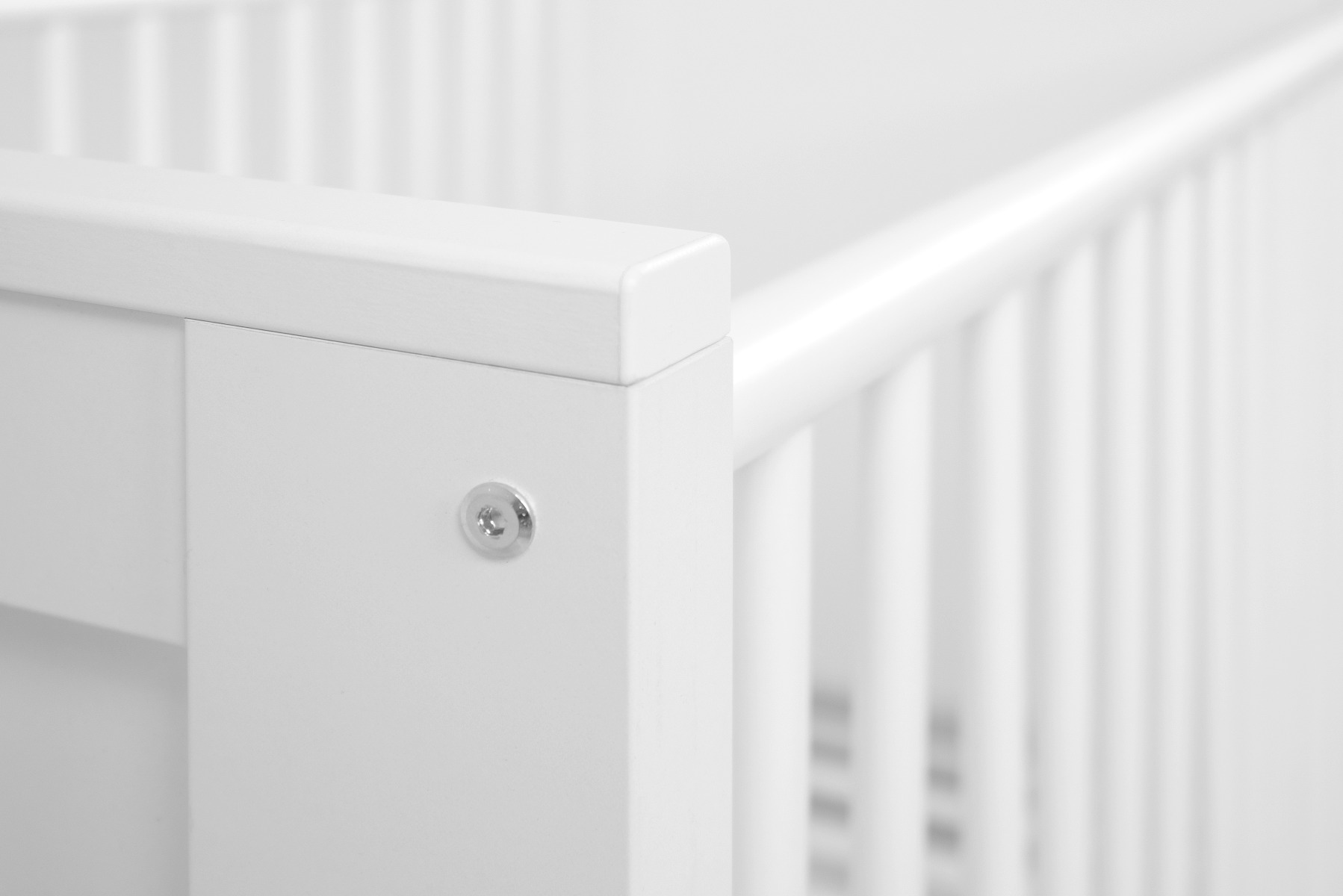 Culla moderna in finitura bianca per bambini