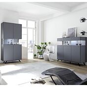 Sala moderna composta da Vetrina e Madia in finitura carbonio con piedino in ferro nero