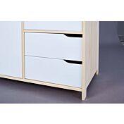 Armadio a 3 ante e 2 cassetti in finitura bianco e legno naturale