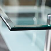 Tavolino da caffè in vetro di design moderno bianco