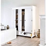 Armadio tre ante + tre cassetti / pino massello verniciato ad acqua bianco