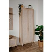 Armadietto Kara multiuso con 2 ante e 6 ripiani, in finitura Quercia ed effetto Rafia