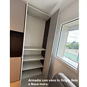 armadio con ripiani 