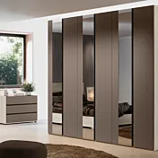 Armadio moderno 6 ante battenti, Bianco altea e Bronzo, con specchi