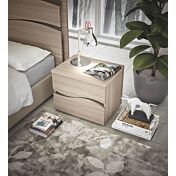 Camera da letto in finitura Olmo Perla e letto ecopelle sabbia, Made in Italy