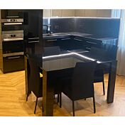 Elegante Tavolo moderno con allungo da 49 cm, finitura Nero Lucido