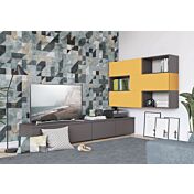 Parete attrezzata ad angolo con base TV e pensili con vani a giorno, miele